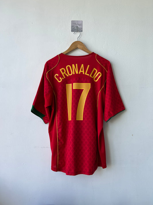 (XL) Portugal 2004-06 Home Shirt C. Ronaldo #17