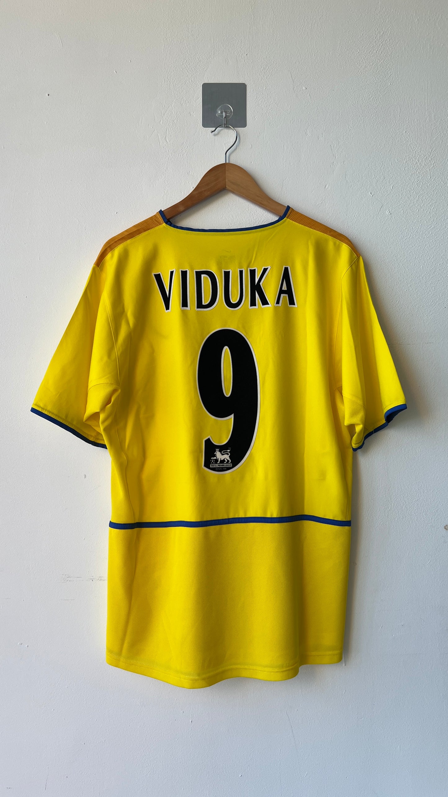 Leeds United 2002-03 Away Shirt Viduka #9 (L)