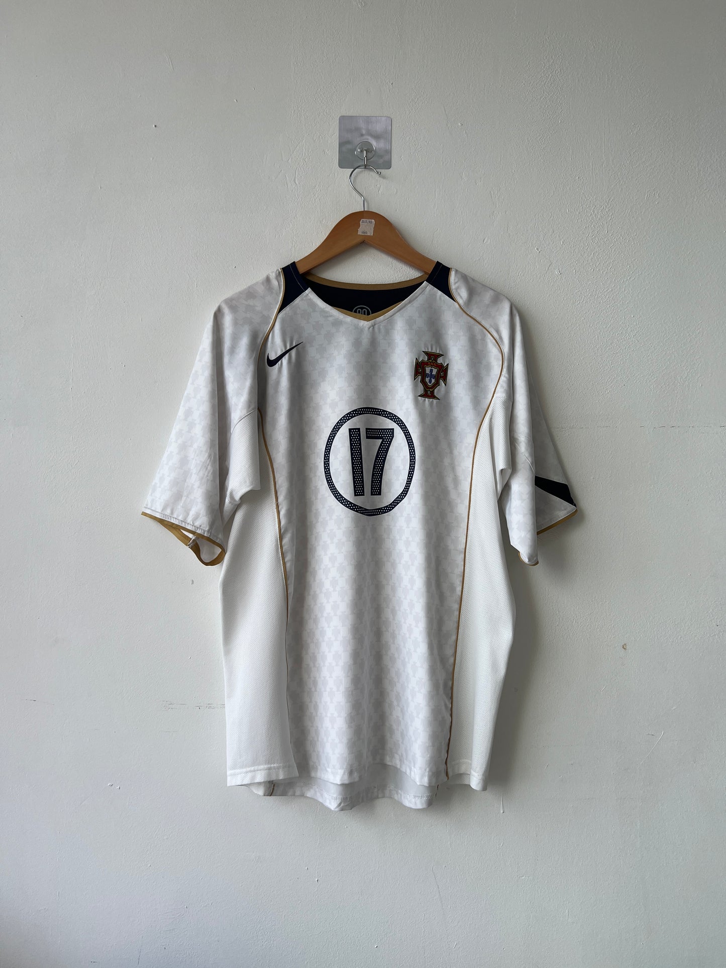 (L) Portugal 2004-06 Away Shirt C. Ronaldo #17