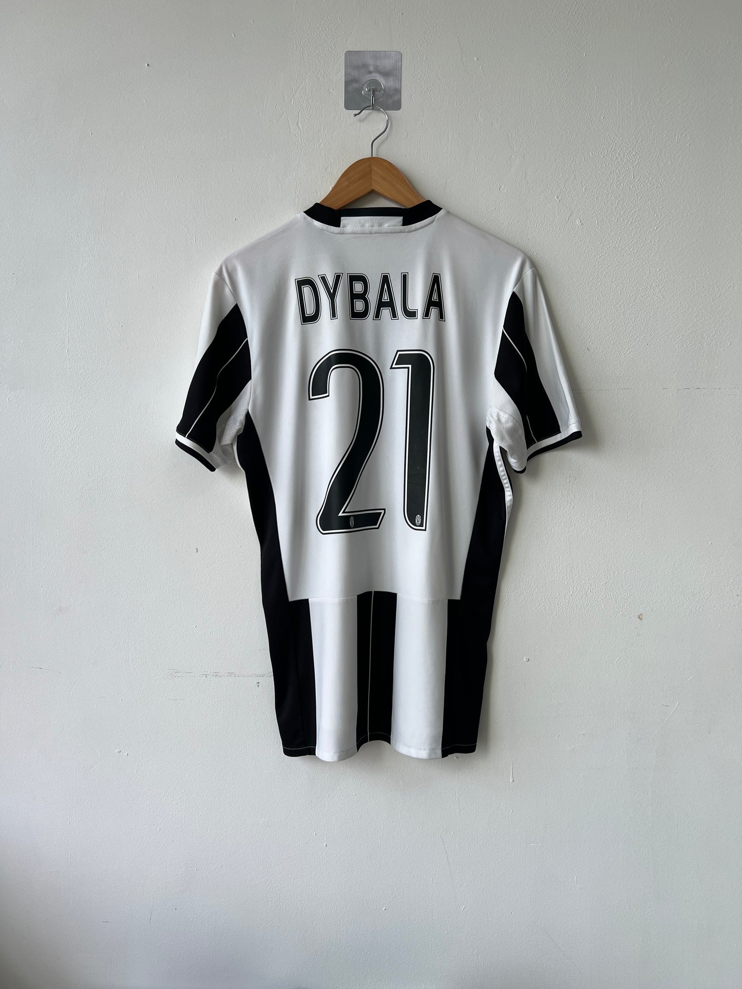 (M) Juventus 2016-17 Home Shirt Dybala #21