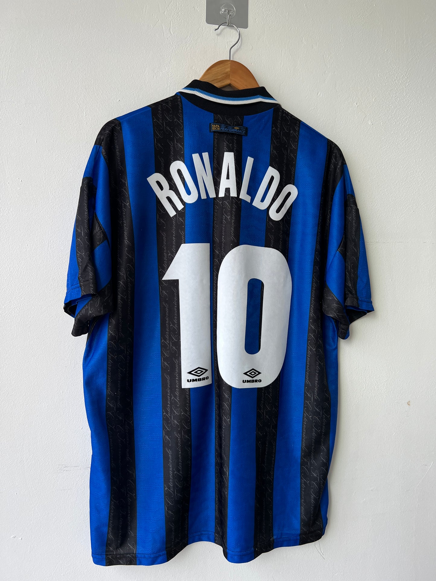 (XL) Inter Milan 1997-98 Home Shirt Ronaldo #10