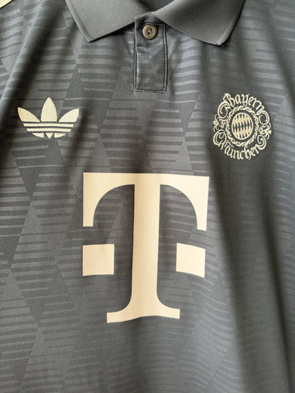 (S/M) Bayern Munich 2024-25 Oktoberfest Shirt Olise #17