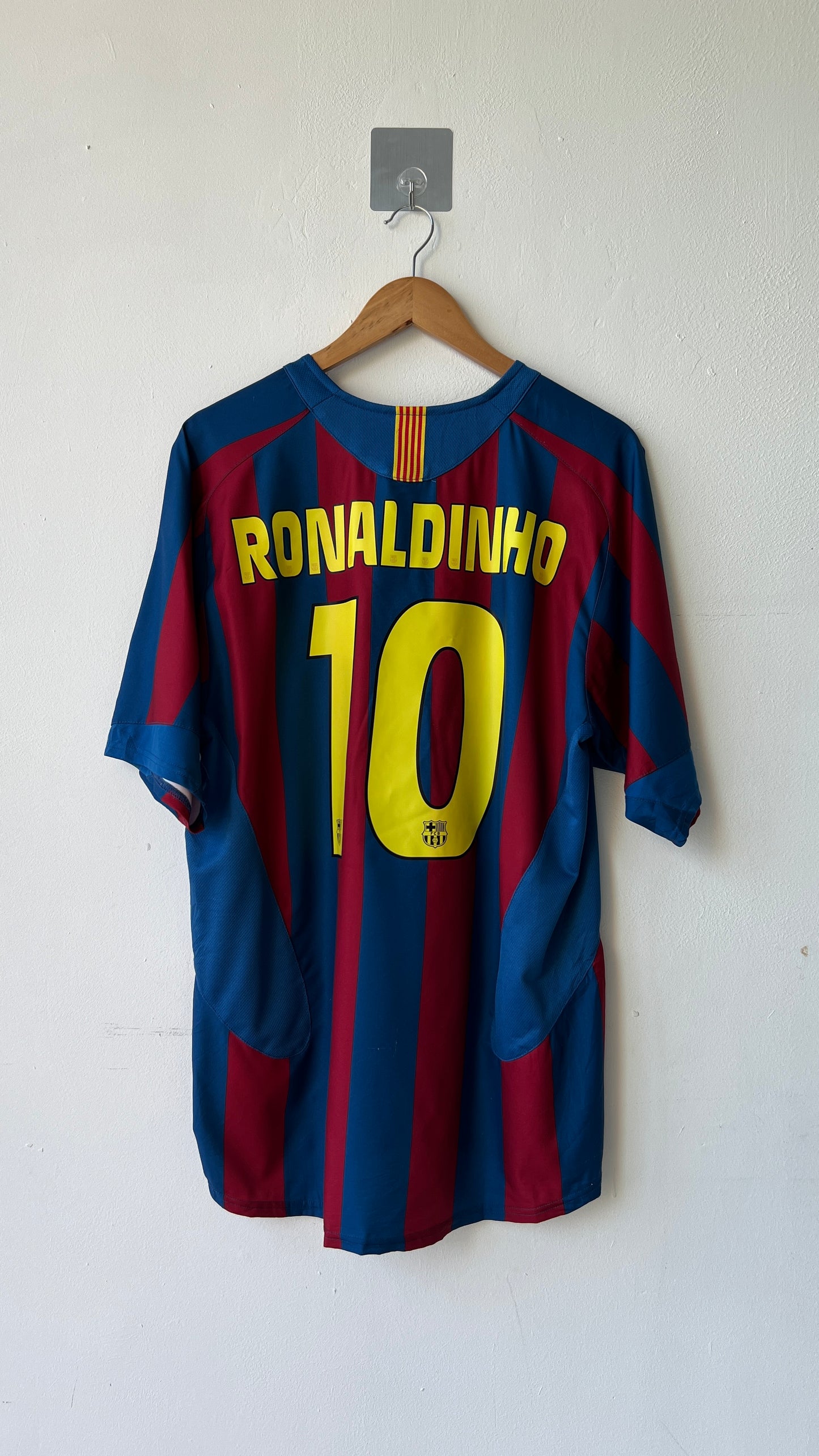 Barcelona 2005-06 Home Shirt Ronaldinho #10 (L)