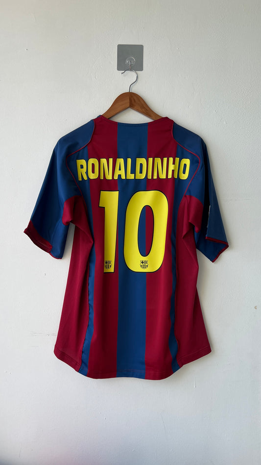 Barcelona 2004-05 Home Shirt Ronaldinho #10 (M)