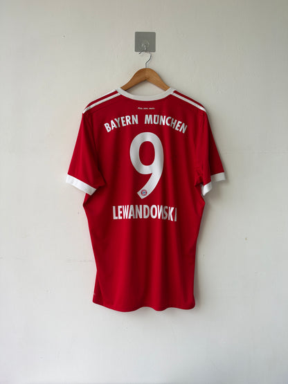 (XL) Bayern 2017-18 Home Shirt Lewandowski #9