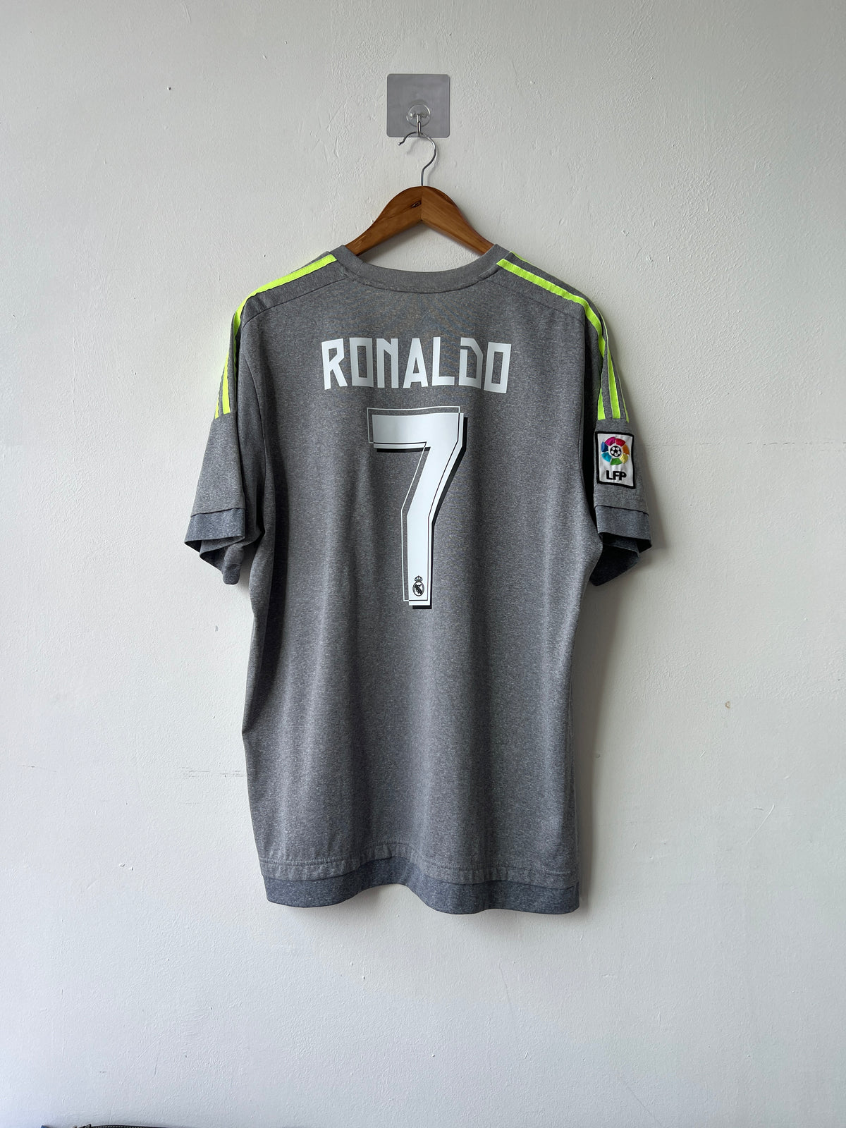 (XL) Real Madrid 2015-16 Away Shirt Ronaldo #7