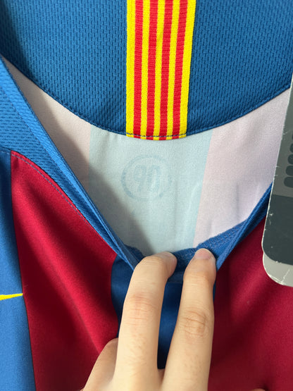 (XL) Barcelona 2005-06 Home Shirt Ronaldinho #10 (NEW)