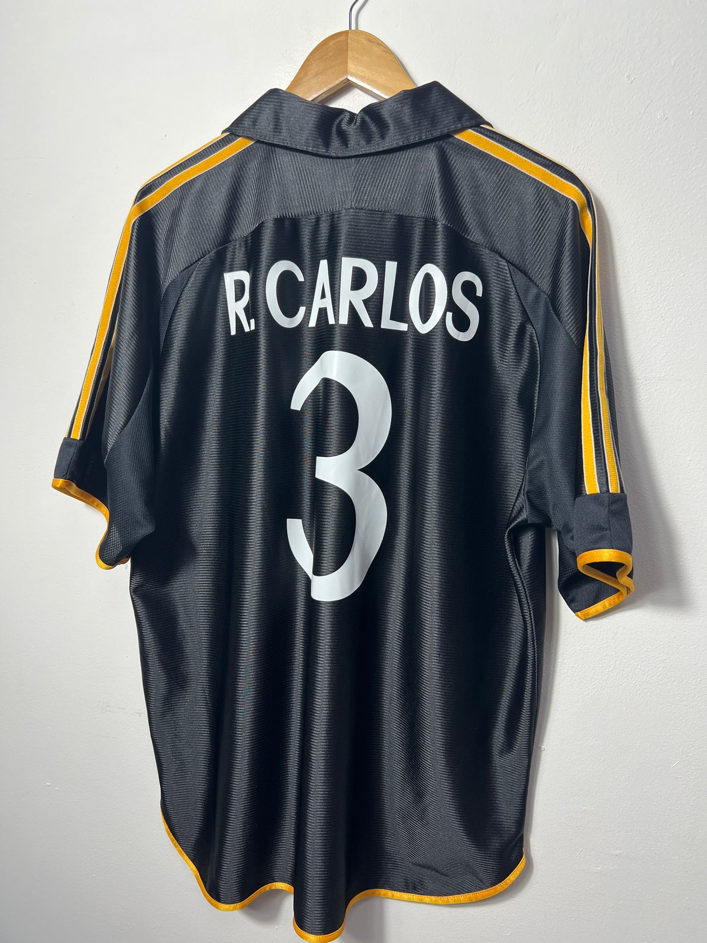 (XL) Real Madrid 1999-01 Away Shirt R. Carlos #3