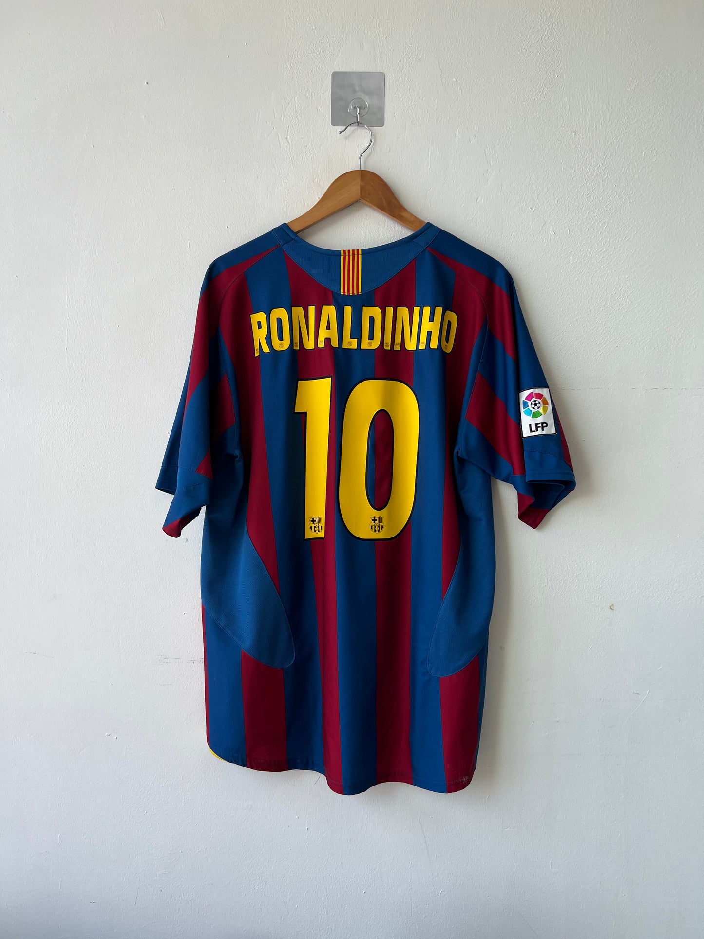 (L) Barcelona 2005-06 Home Shirt Ronaldinho #10