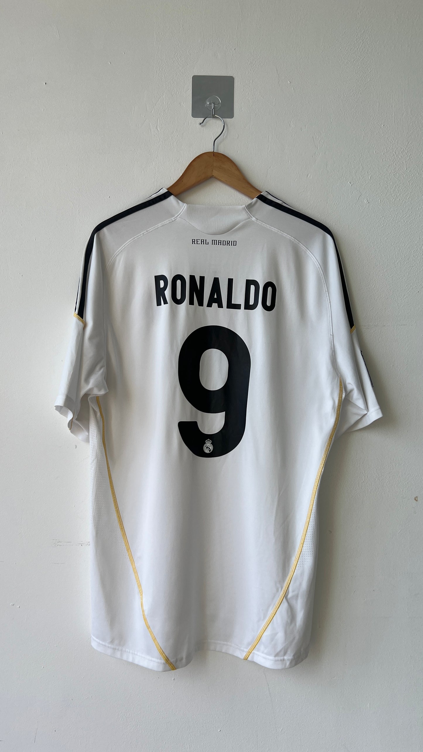 Real Madrid 2009-10 Home Shirt Ronaldo #9 (XL)