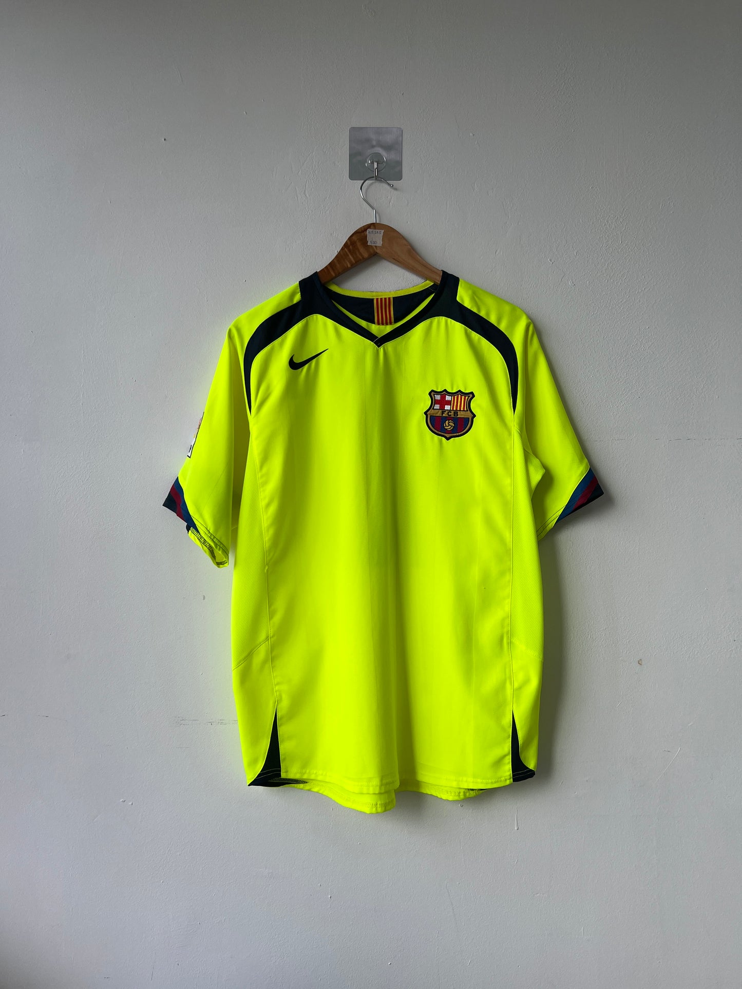 (M) Barcelona 2005-06 Away Shirt Ronaldinho #10