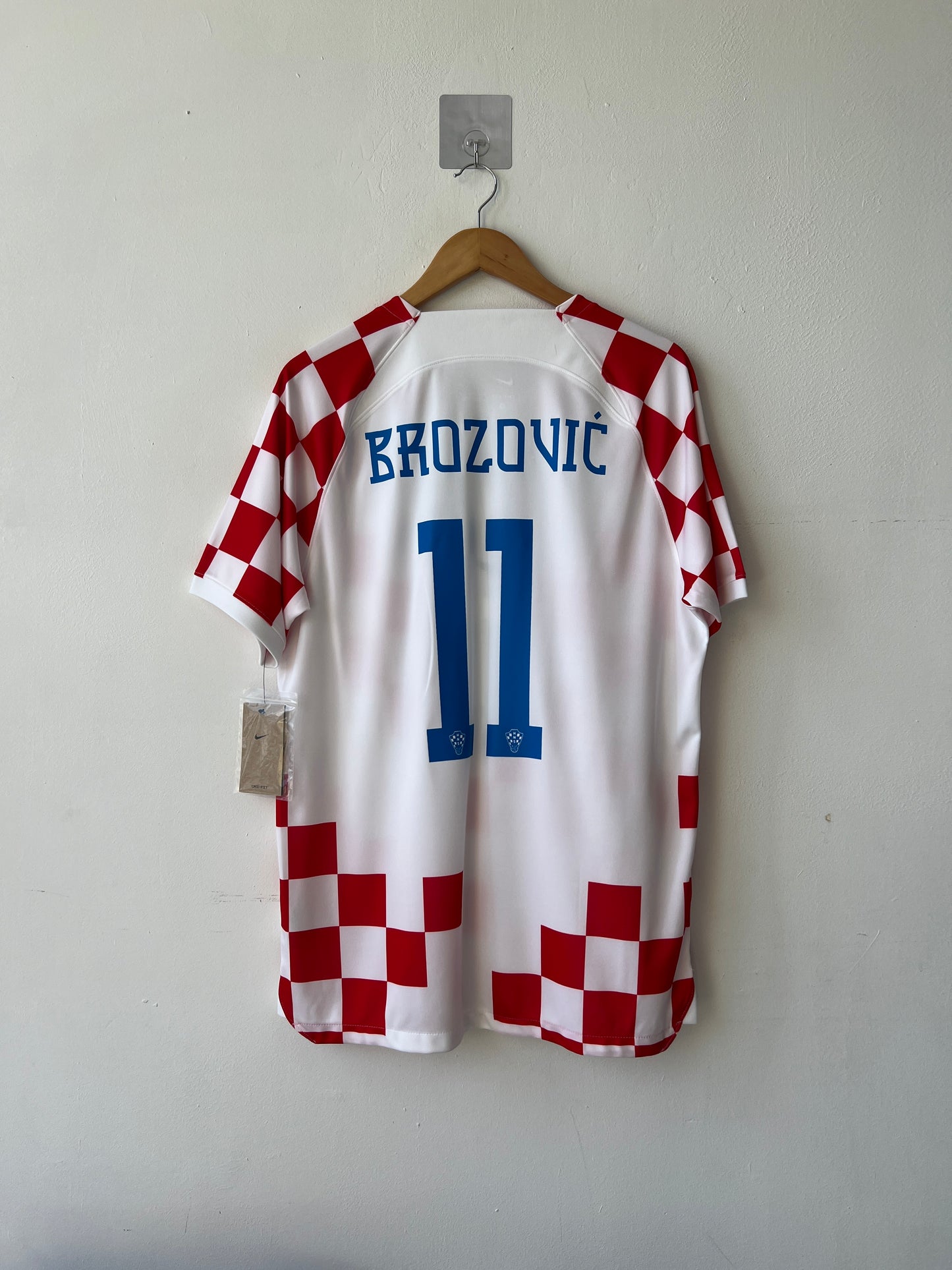 (L) Croatia 2022-24 Home Shirt Brozovic #11 (NEW) (MDT)