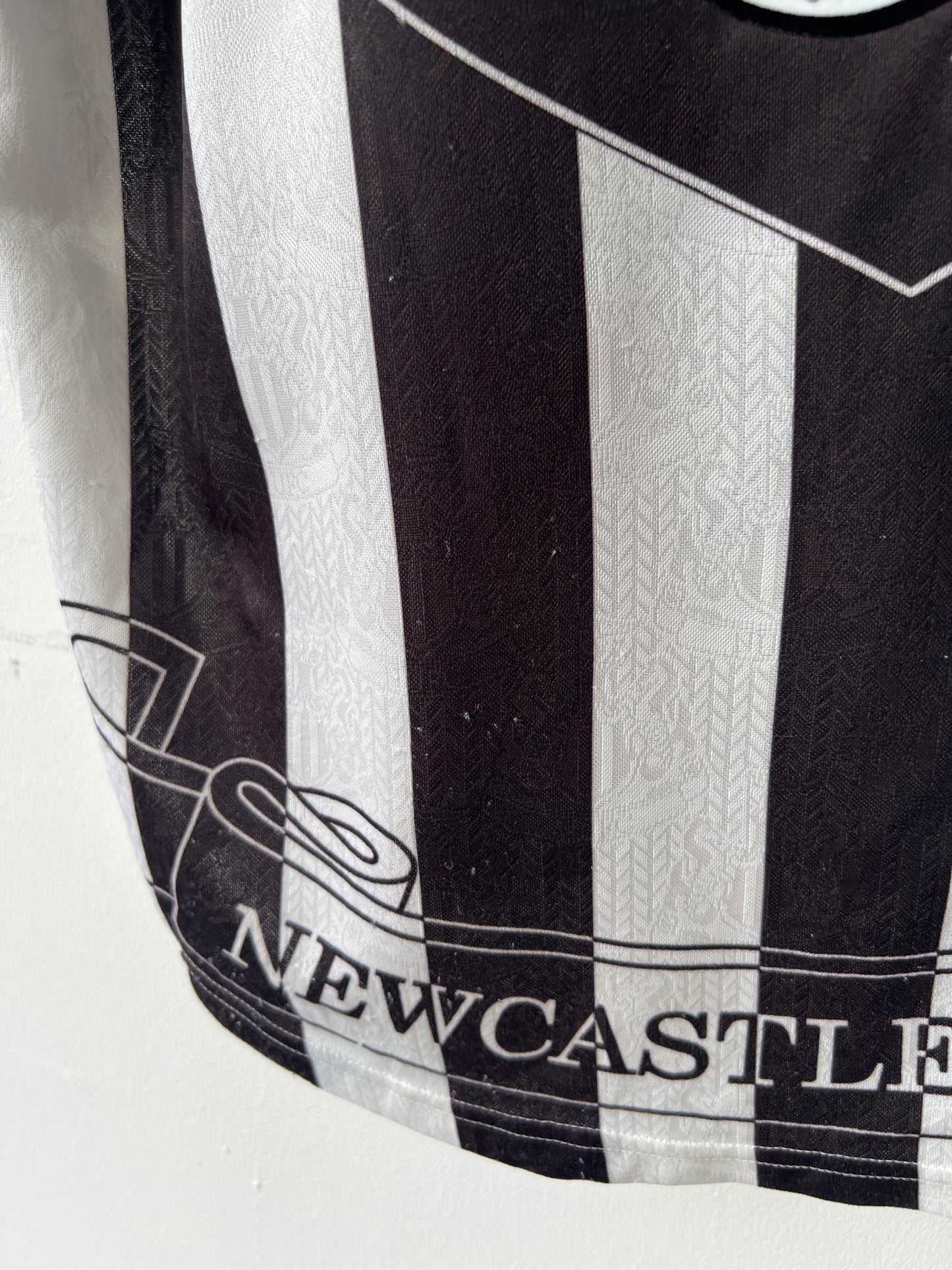 (M) Newcastle 1997-99 Home Shirt Shearer #9