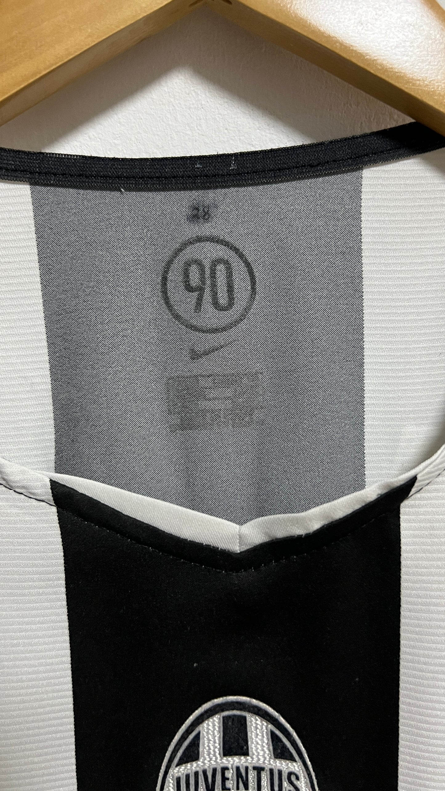 Juventus 2005-06 Home Shirt Ibrahimovic #9 (M)