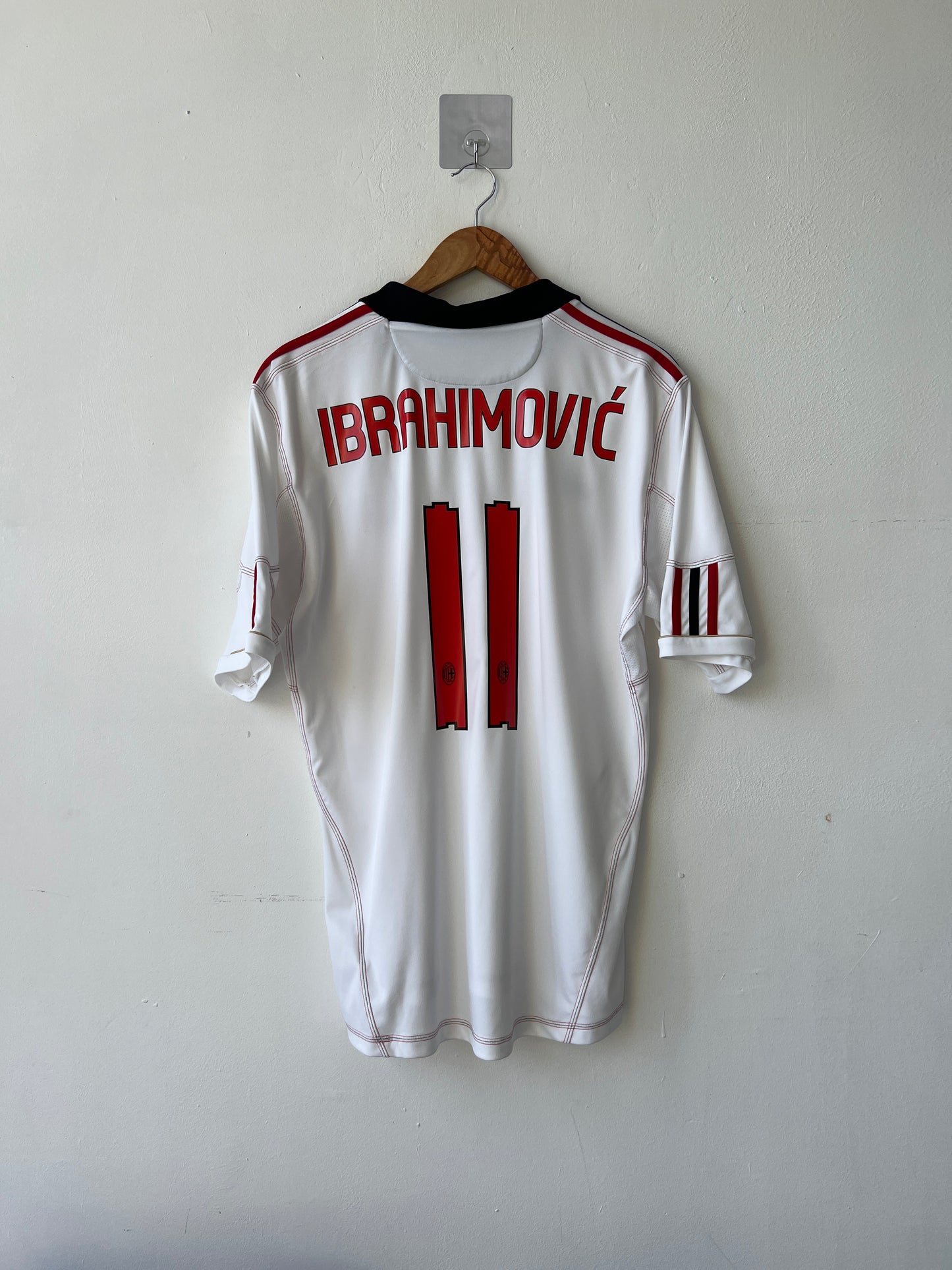 (L) AC Milan 2010-11 Away Shirt Ibrahimovic #11