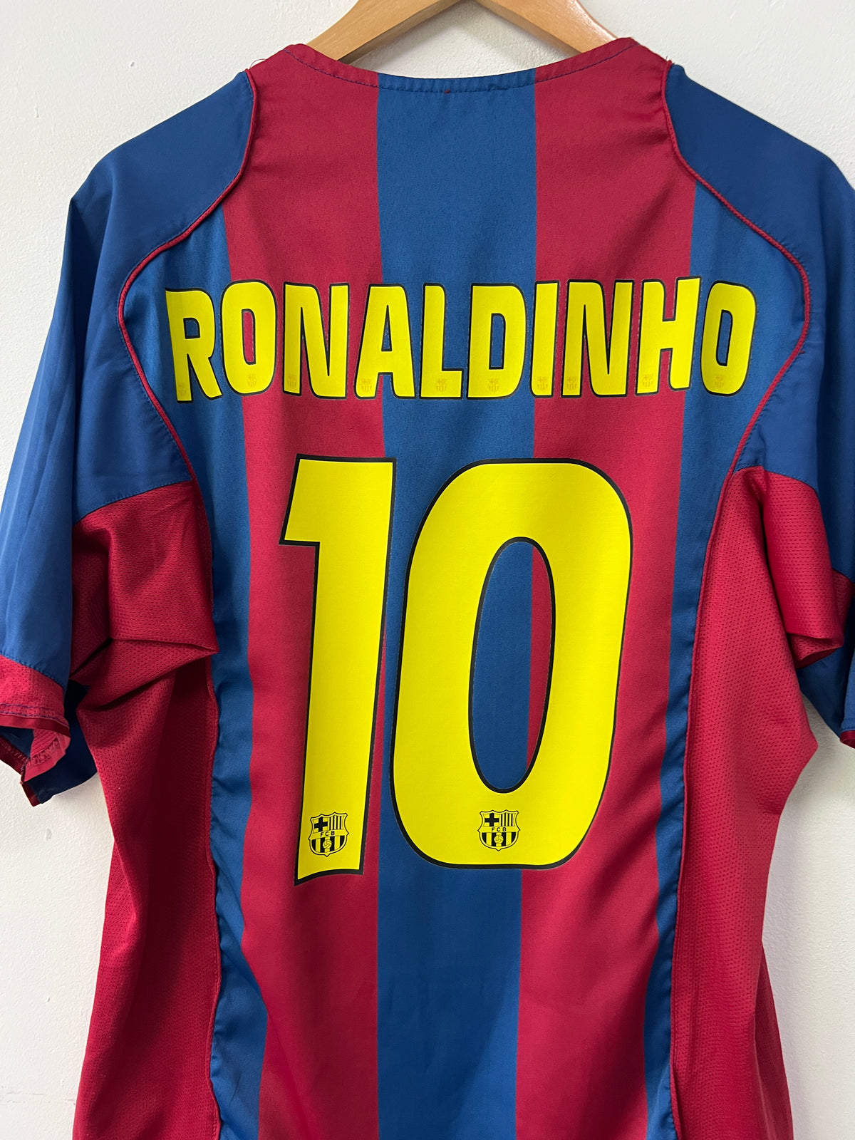 (L) Barcelona 2004-06 Home Shirt Ronaldinho #10