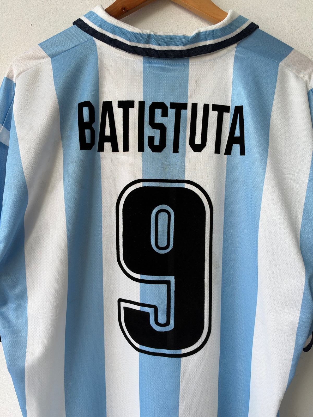 (L fits XL) Argentina 1999-00 Home Shirt Batistuta #9