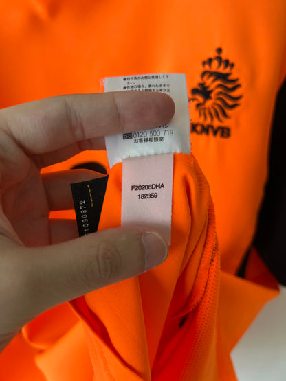 (M) Holland 2002-04 Home Shirt v. Nistelrooy #9