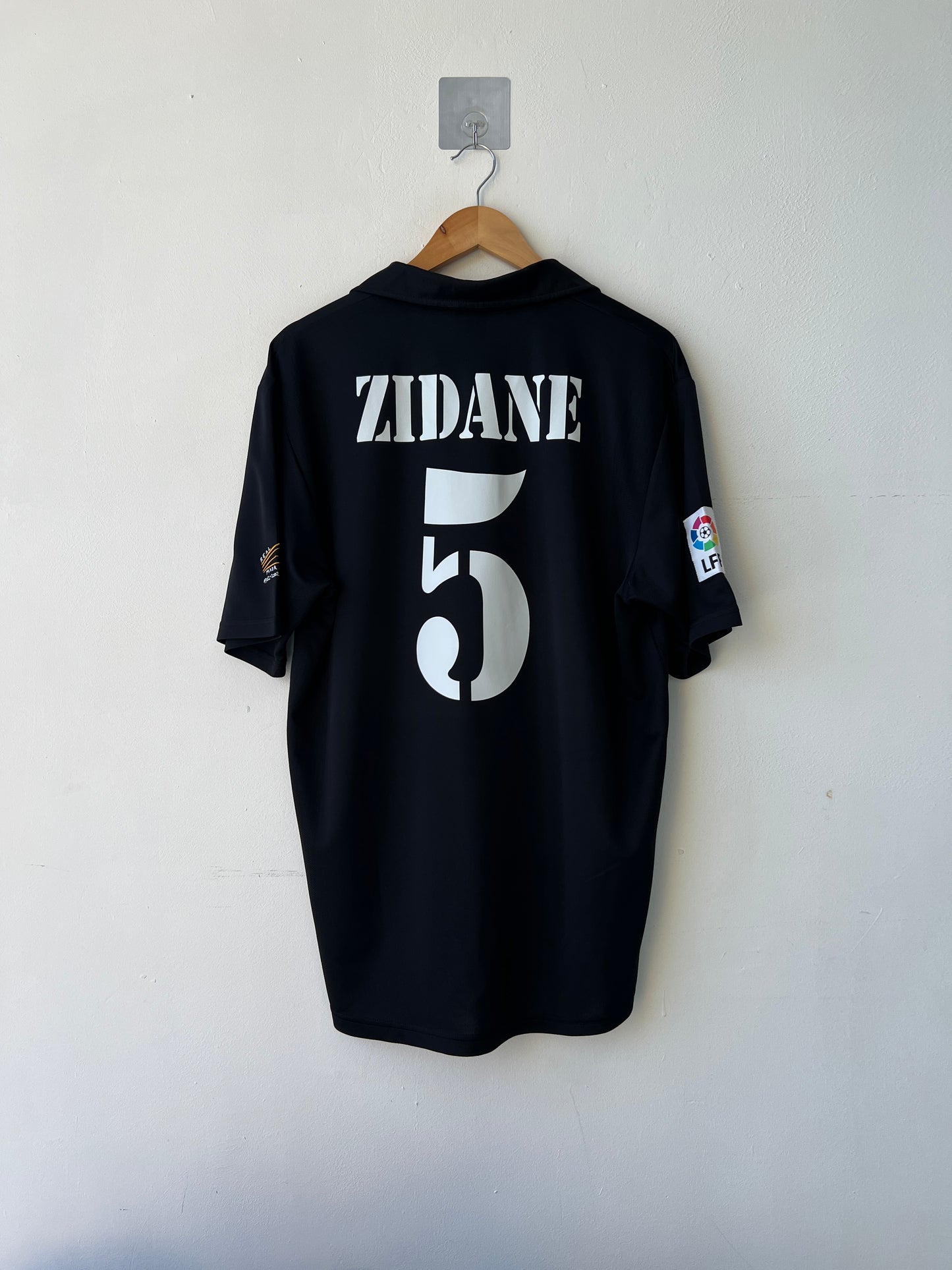 (M fits L) Real Madrid 2002-03 Away Shirt Zidane #5