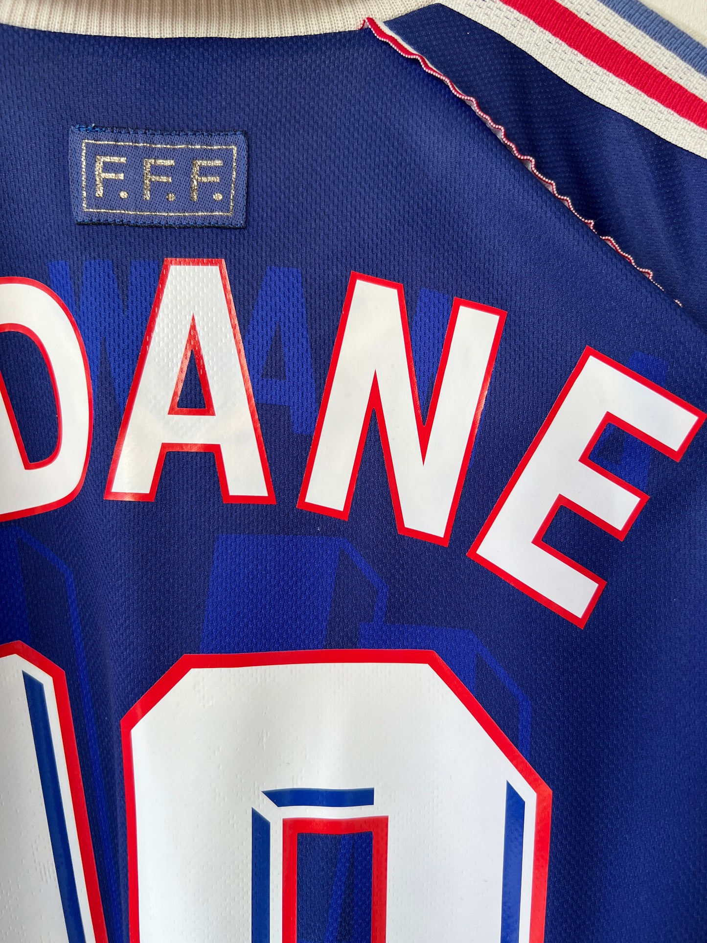 (L) France 1998-00 Home Shirt Zidane #10