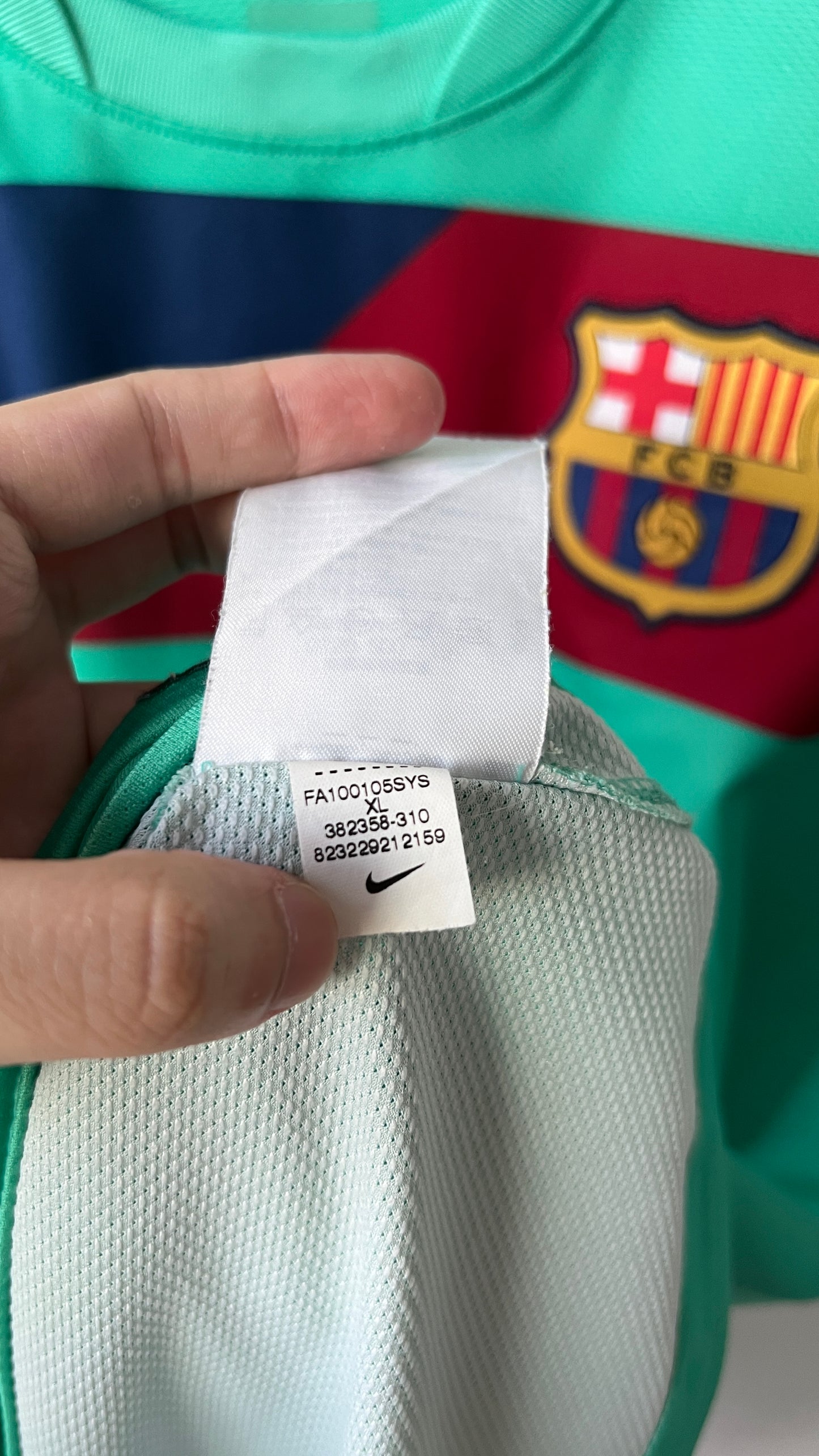 Barcelona 2010-12 Away Shirt Messi #10 (XL)