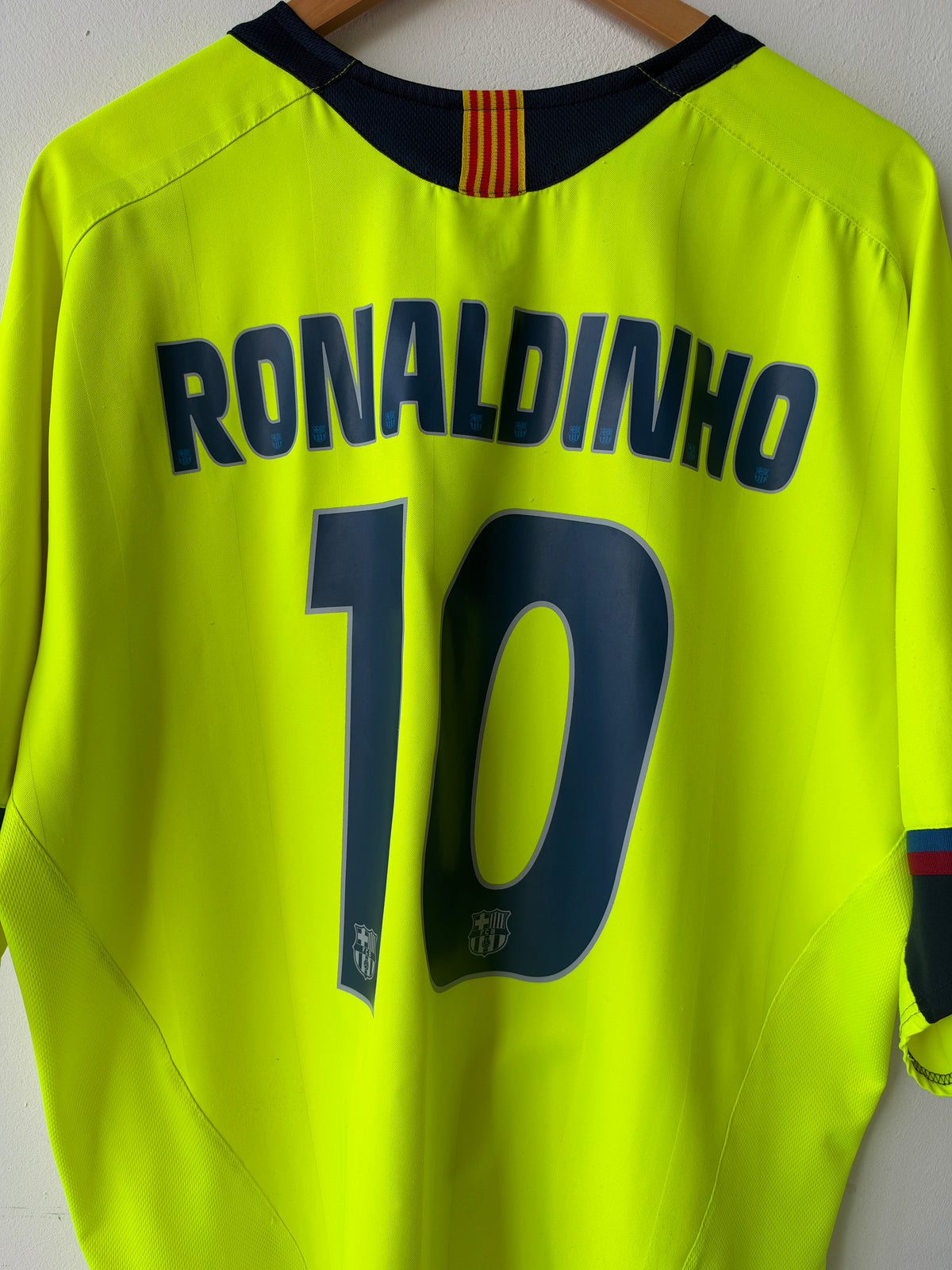 (XXL) Barcelona 2005-06 Away Shirt Ronaldinho #10