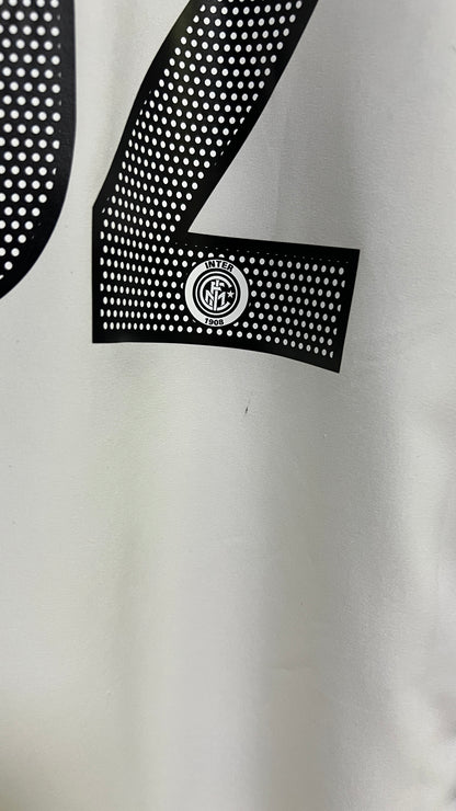 Inter Milan 2004-05 Away Shirt Vieri #32 (XL)