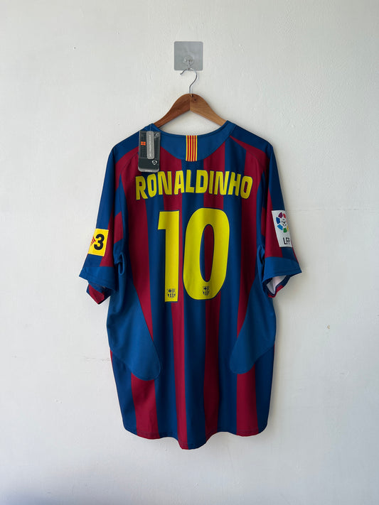 (XL) Barcelona 2005-06 Home Shirt Ronaldinho #10 (NEW)