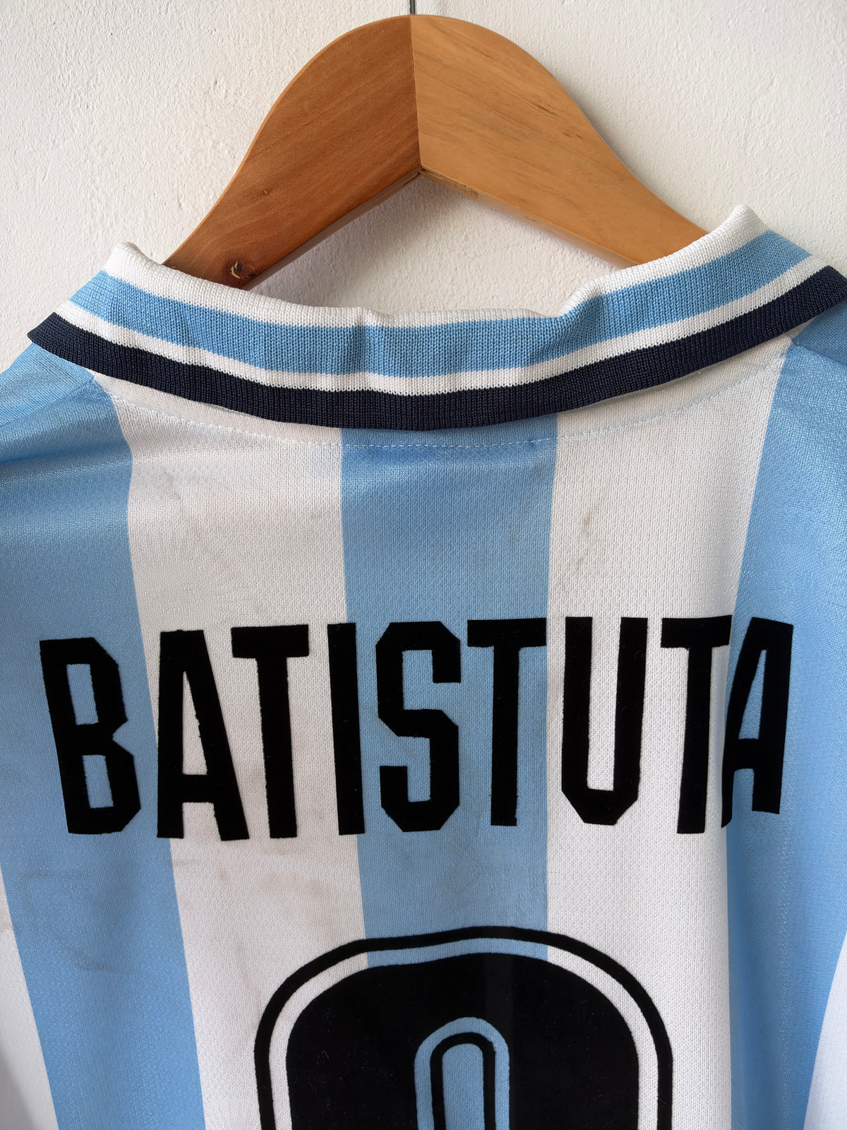 (L fits XL) Argentina 1999-00 Home Shirt Batistuta #9