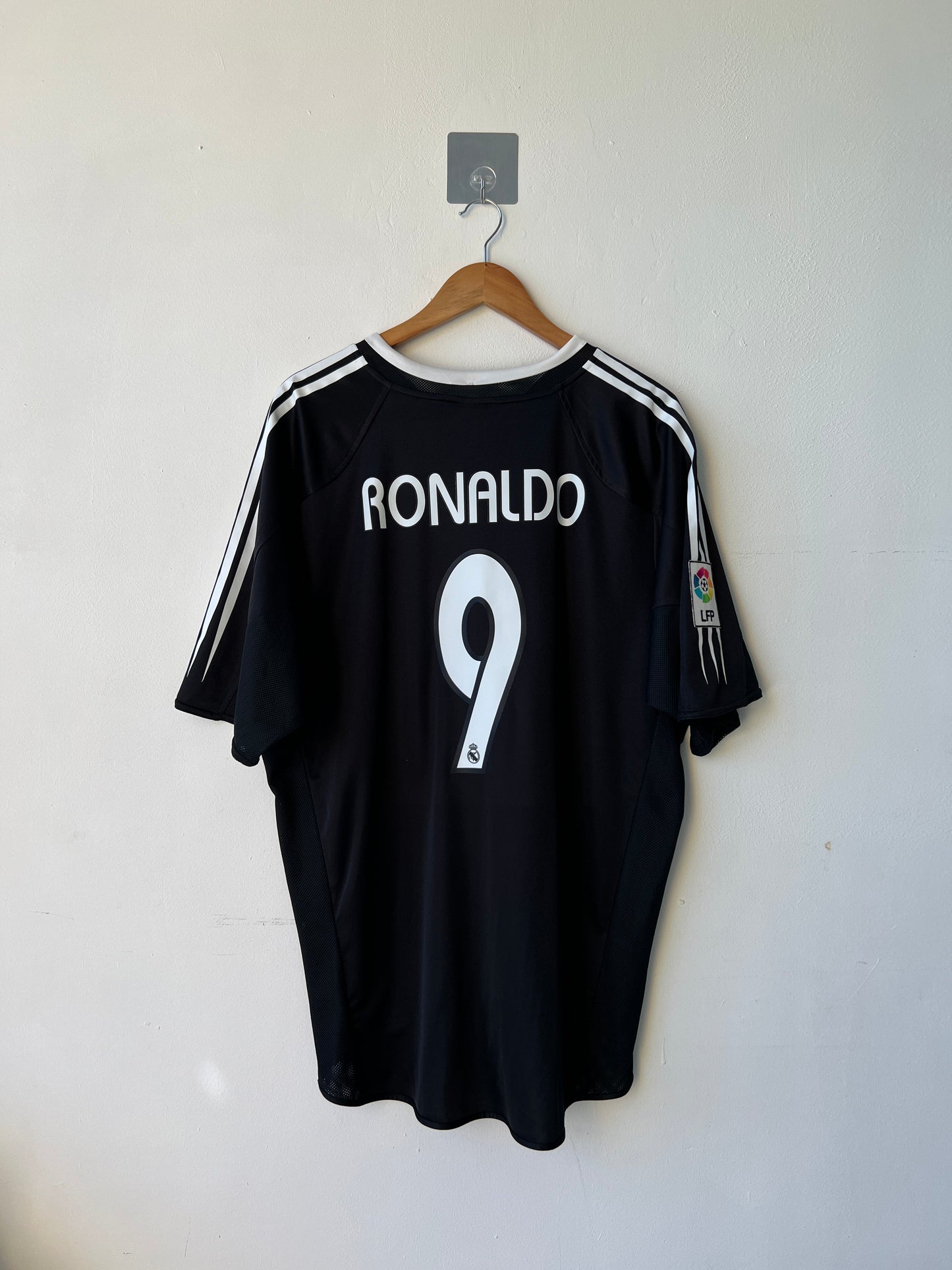 Real Madrid 2004-05 Away Shirt Ronaldo #9 (XL)