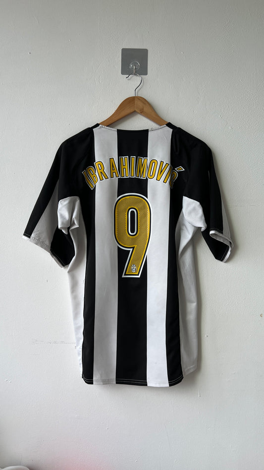 Juventus 2005-06 Home Shirt Ibrahimovic #9 (M)