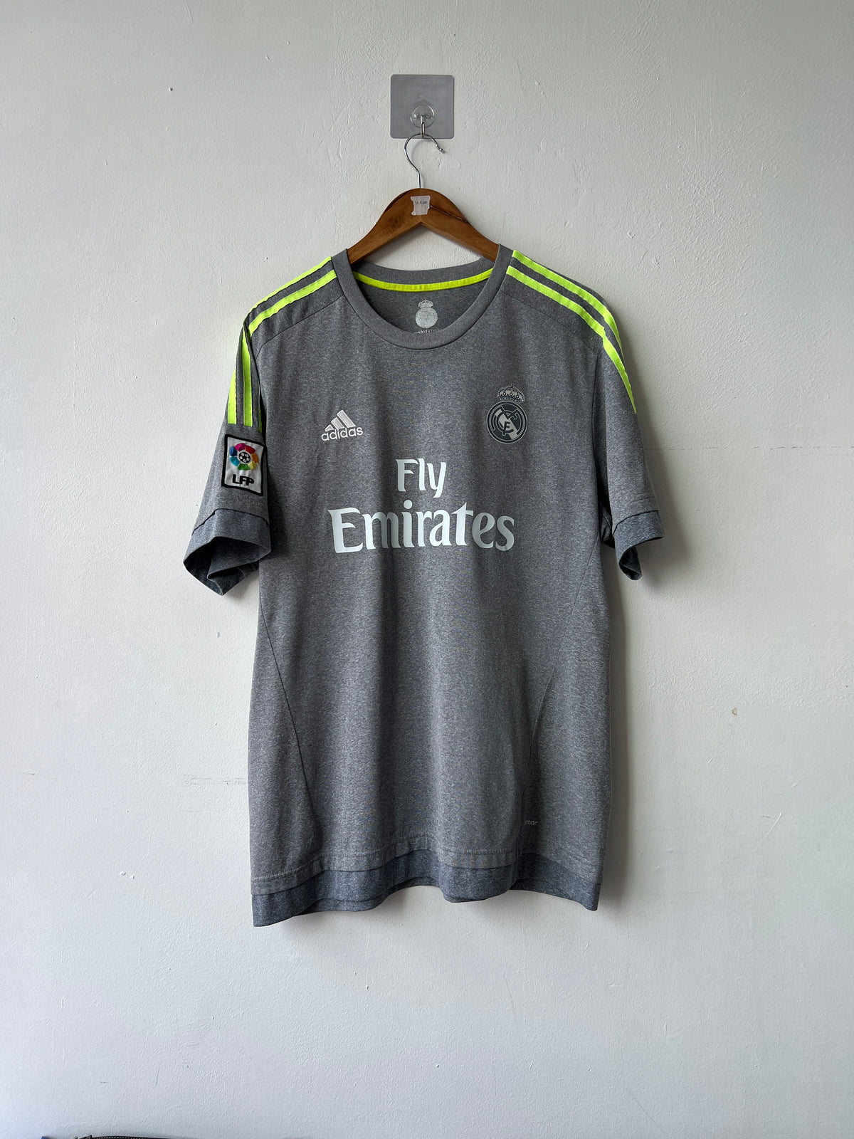 (XL) Real Madrid 2015-16 Away Shirt Ronaldo #7