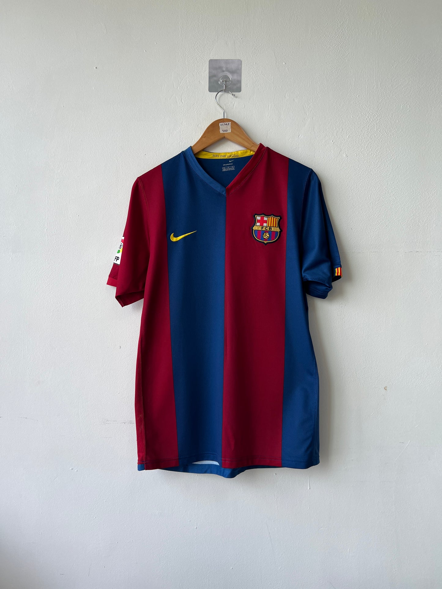 (M) Barcelona 2006-07 Home Shirt Ronaldinho #10
