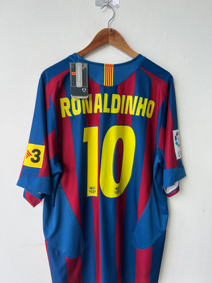 (XL) Barcelona 2005-06 Home Shirt Ronaldinho #10 (NEW)