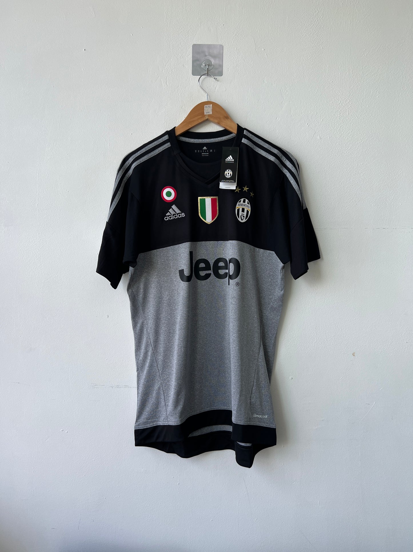 (M) Juventus 2015-16 GK Shirt Buffon #1 (NEW)