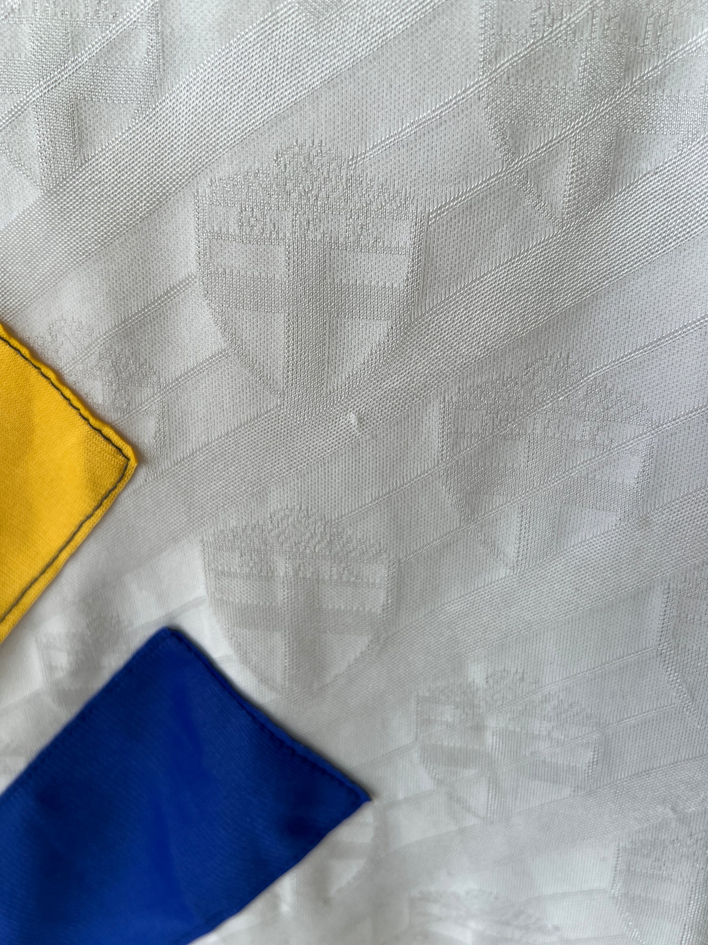 (L) Sweden 1994-96 Away Shirt