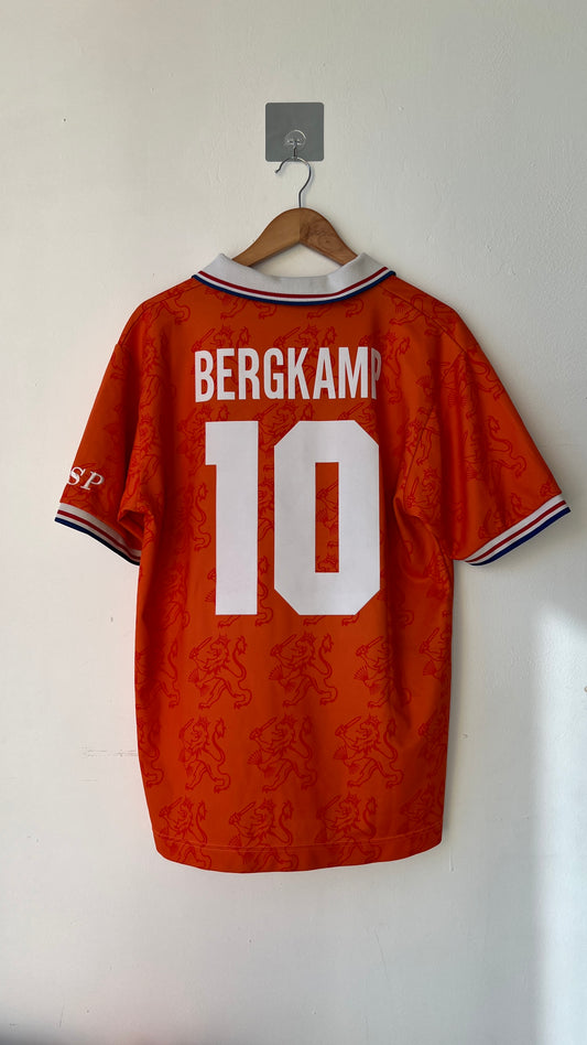 Holland 1994 Home Shirt Bergkamp #10 (M)