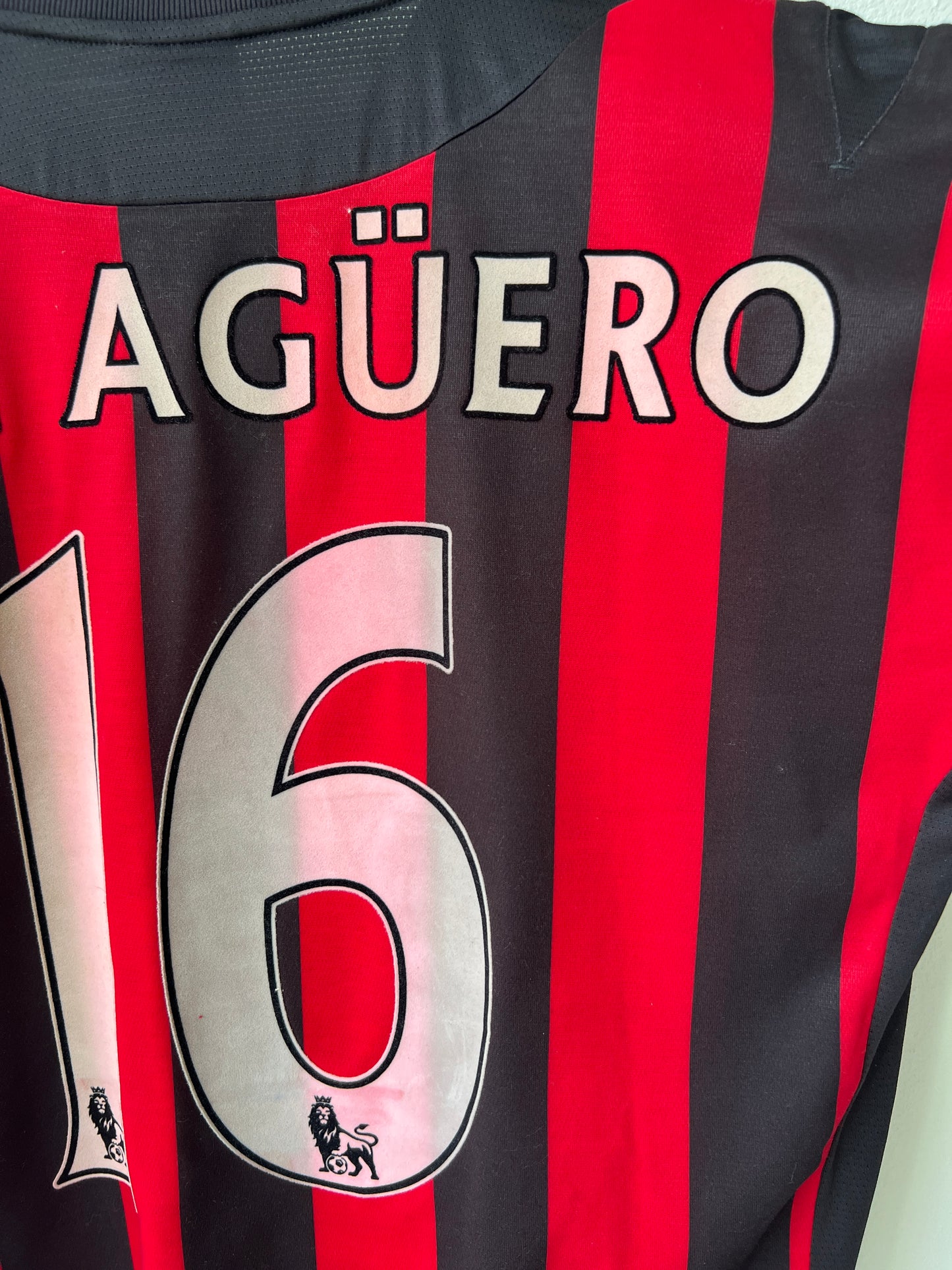 (M) Manchester City 2011-12 Away Shirt Kun Aguero #16