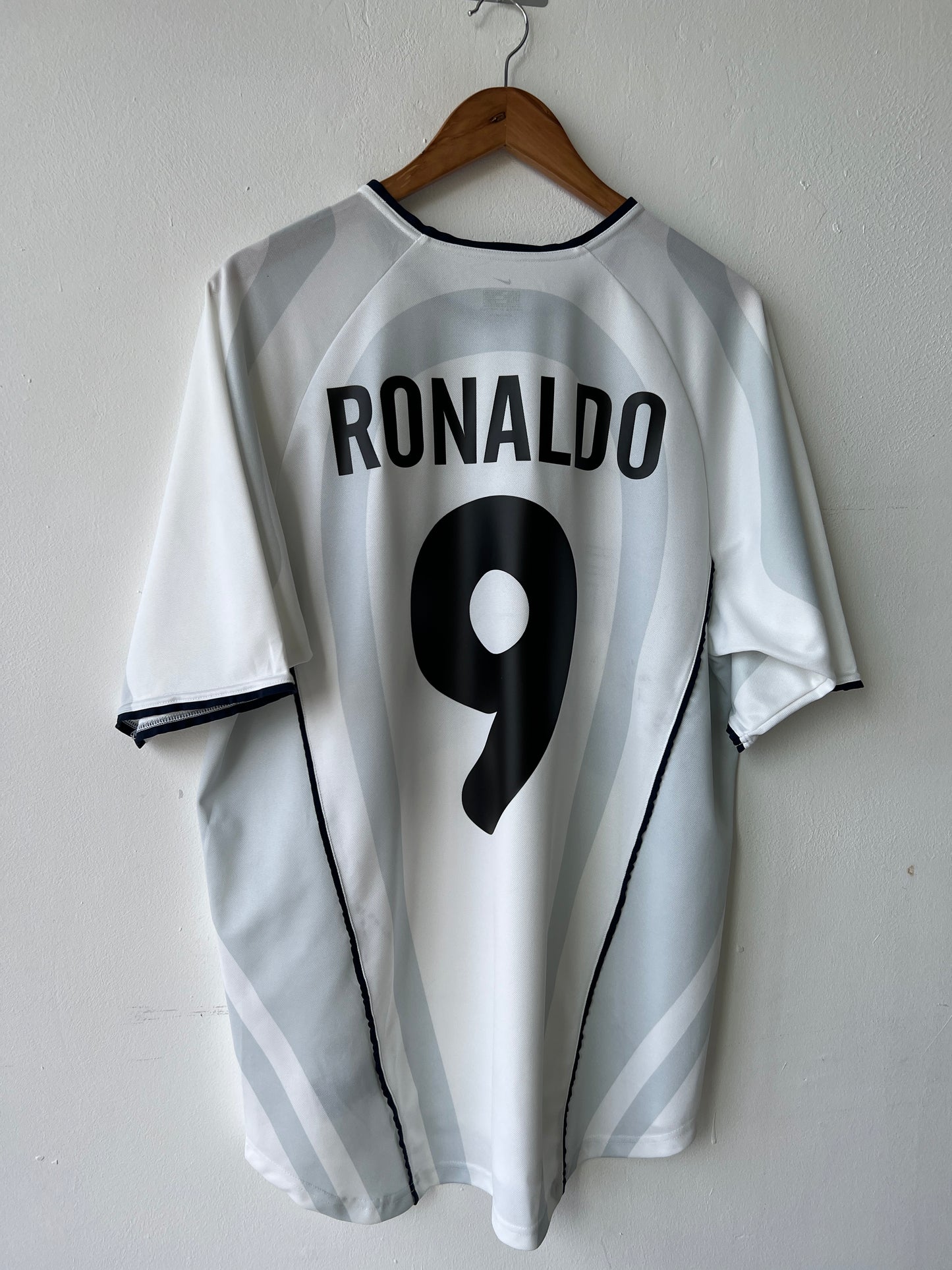 (L) Inter Milan 2001-02 Away Shirt Ronaldo #9