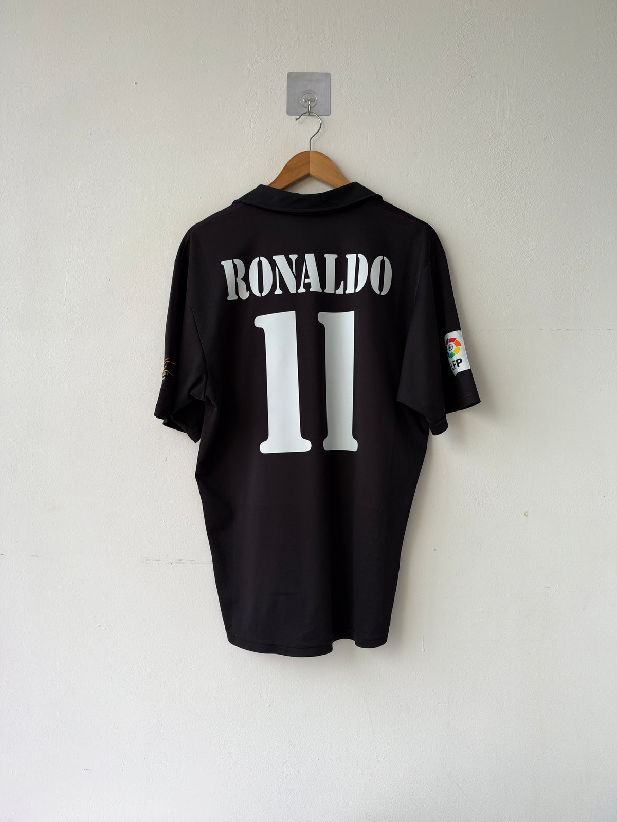 (M fits L) Real Madrid 2002-03 Away Shirt Ronaldo #11