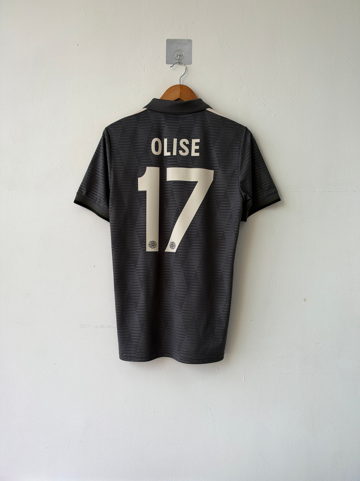 (S/M) Bayern Munich 2024-25 Oktoberfest Shirt Olise #17