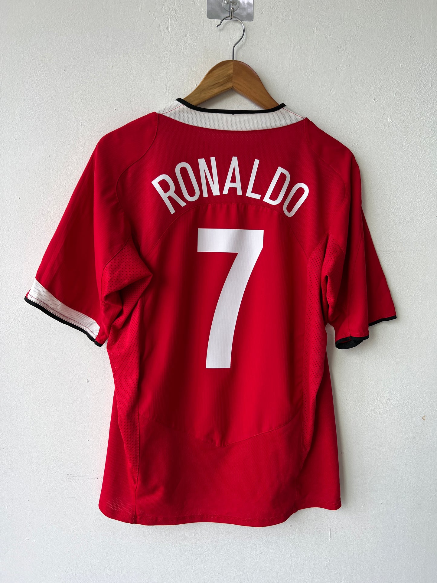 (M) Manchester United 2004-06 Home Shirt Ronaldo #7