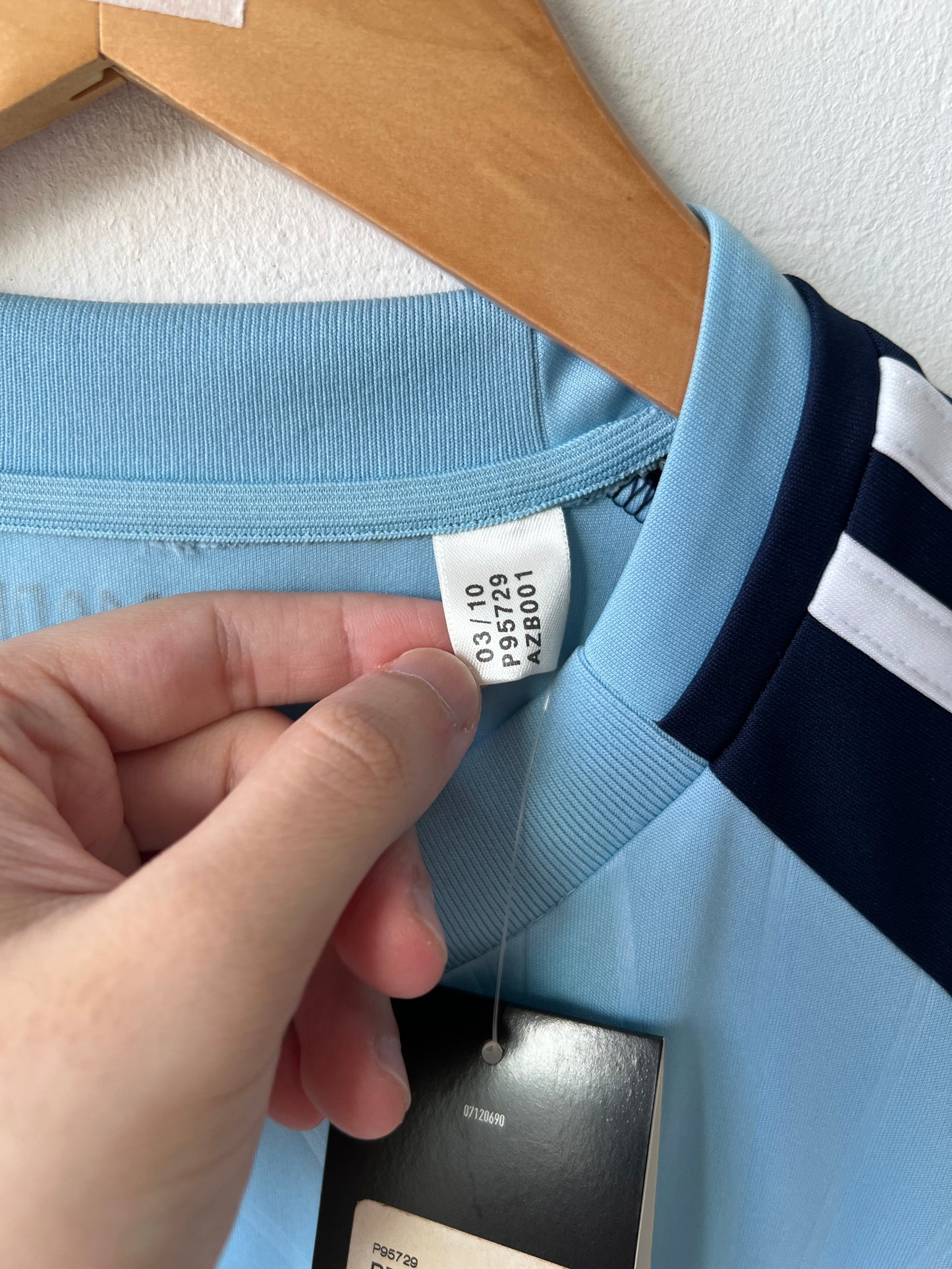 (XL) Real Madrid 2010-11 GK Shirt Casillas #1 (NEW)