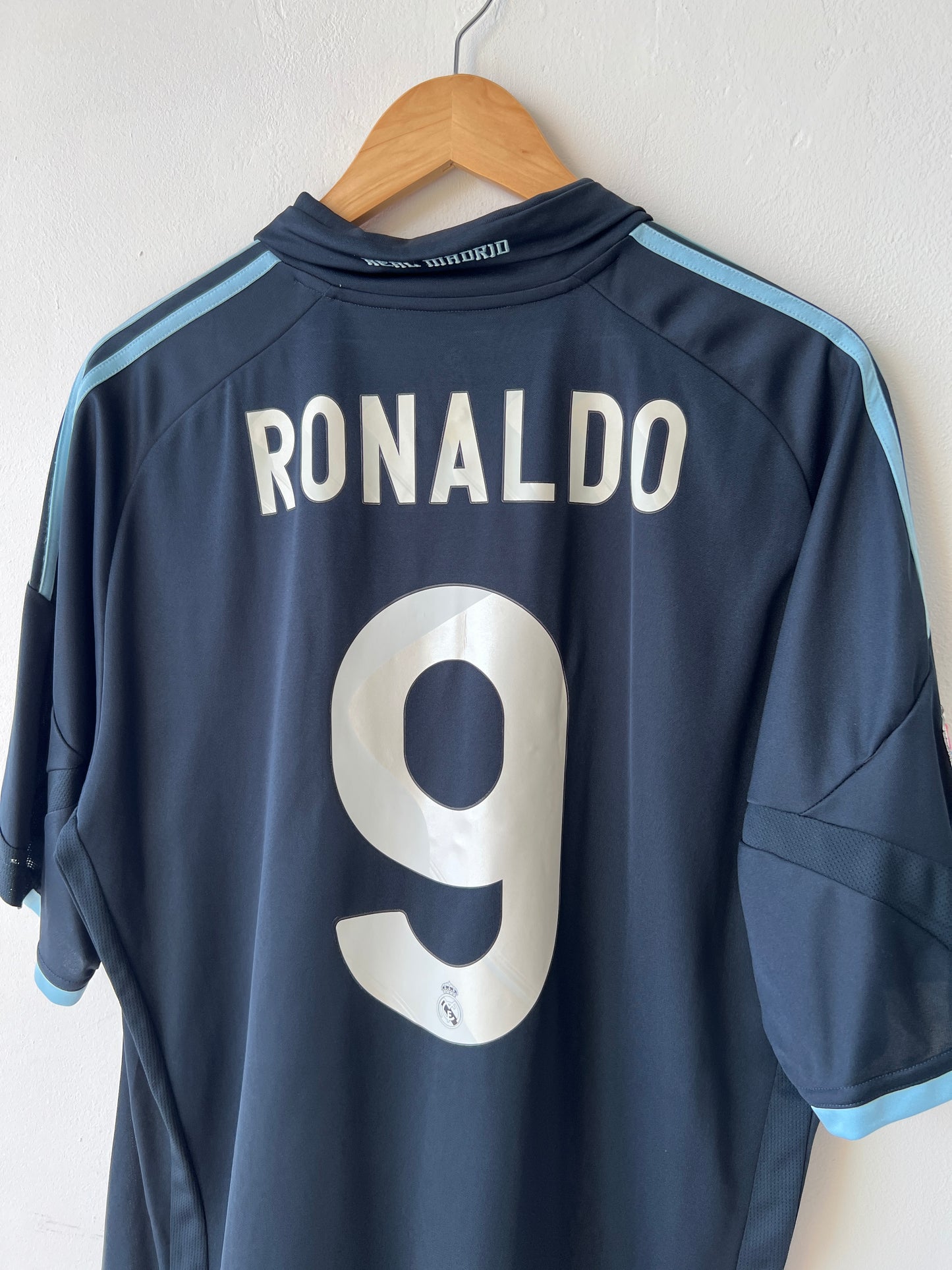 Real Madrid 2009-10 Away Shirt Ronaldo #9 (XL)