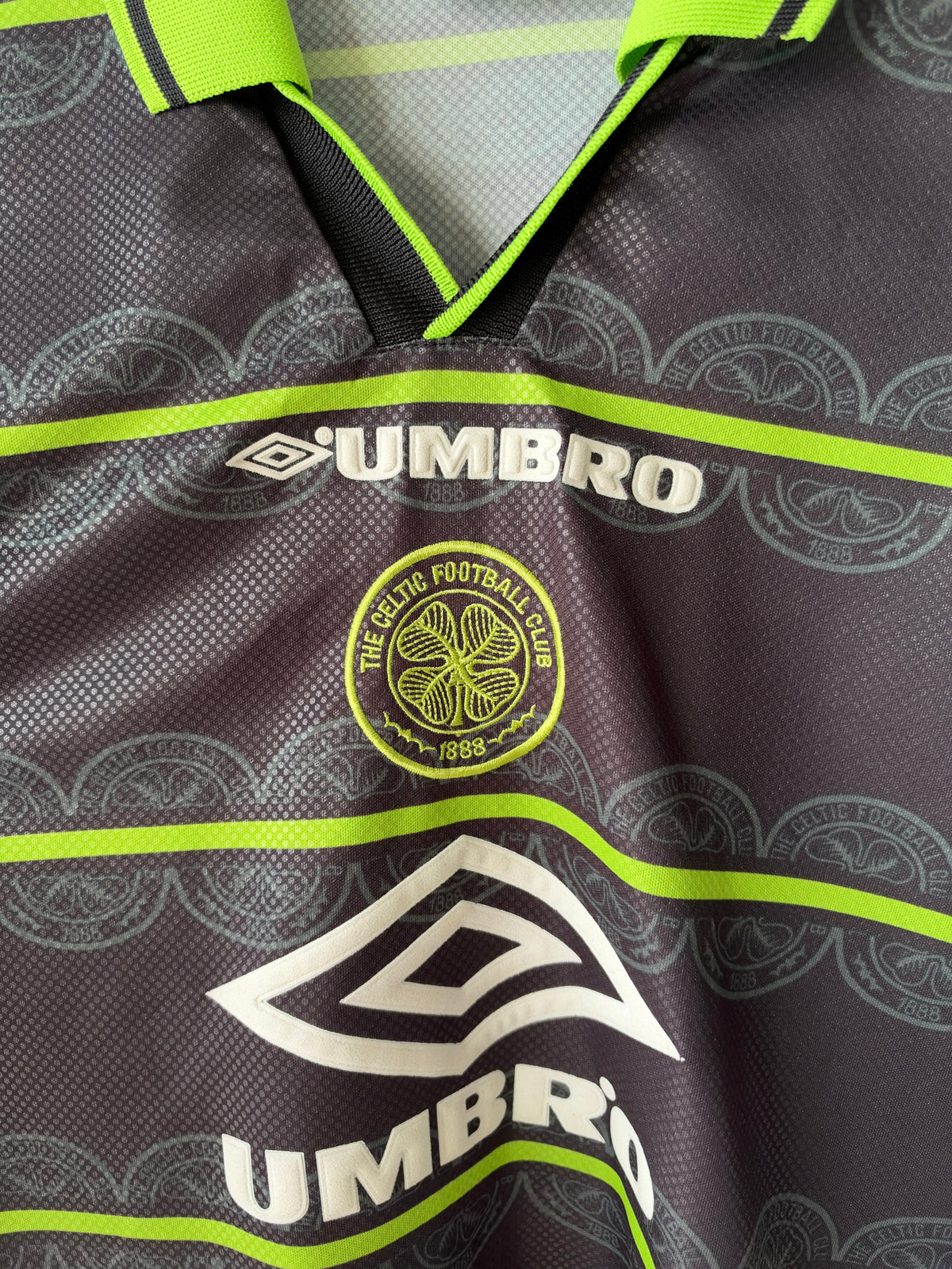 (XL) Celtic 1998-99 Away Shirt Larsson #7