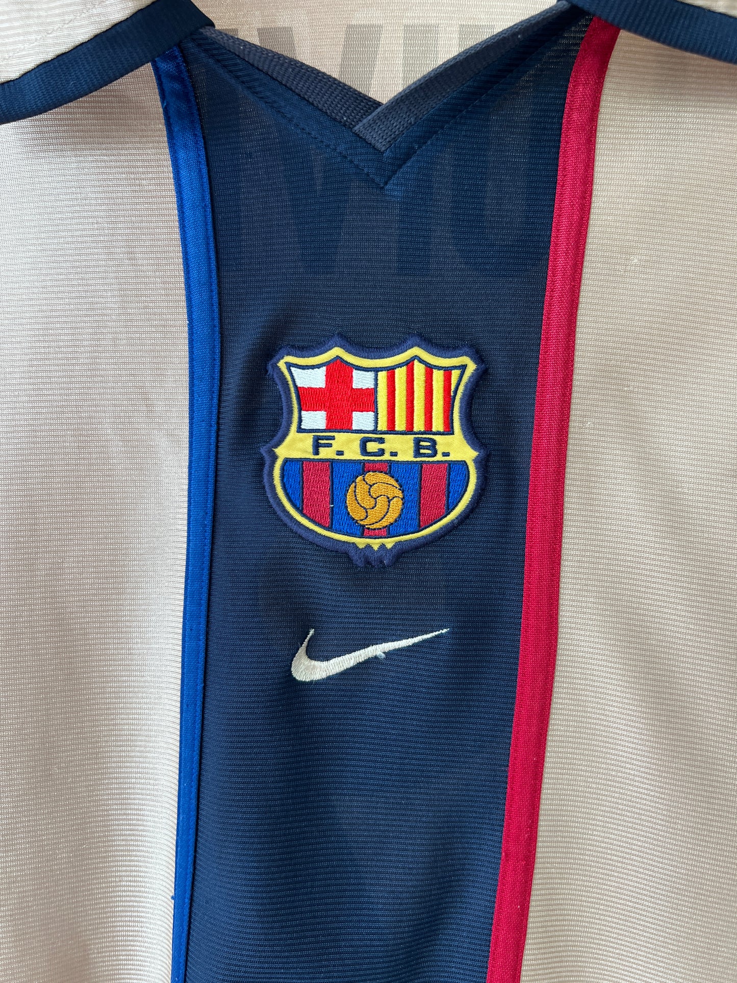 (L) Barcelona 2001-03 Away Shirt Kluivert #9