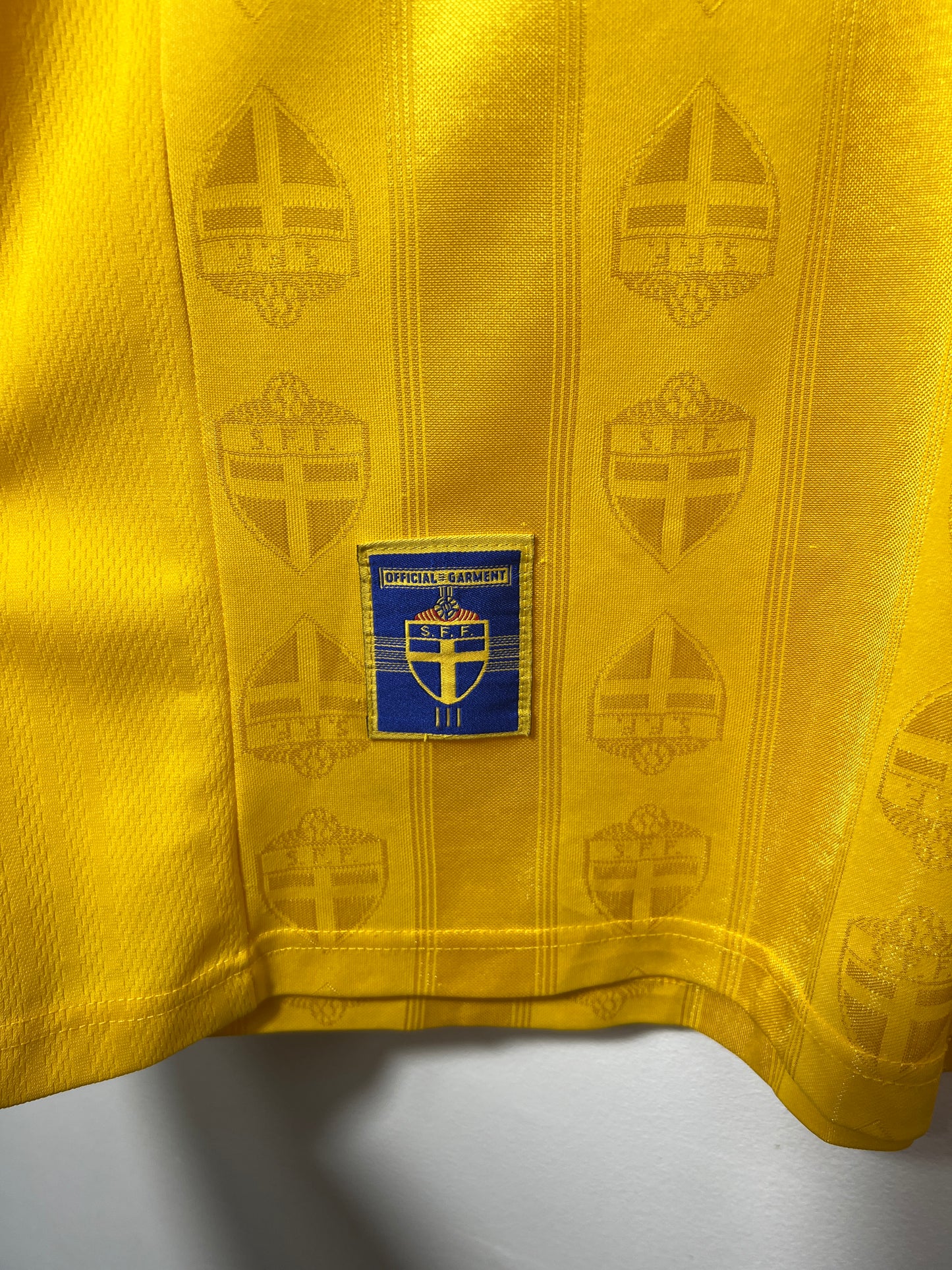 (L) Sweden 1998-99 Home Shirt