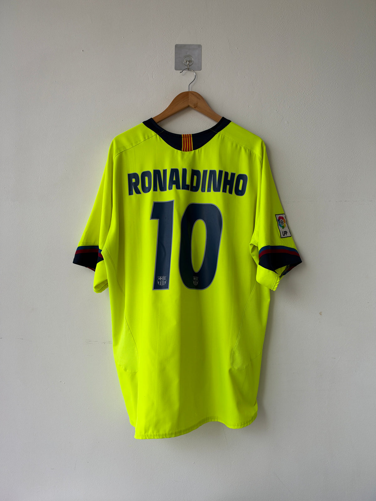 (XXL) Barcelona 2005-06 Away Shirt Ronaldinho #10