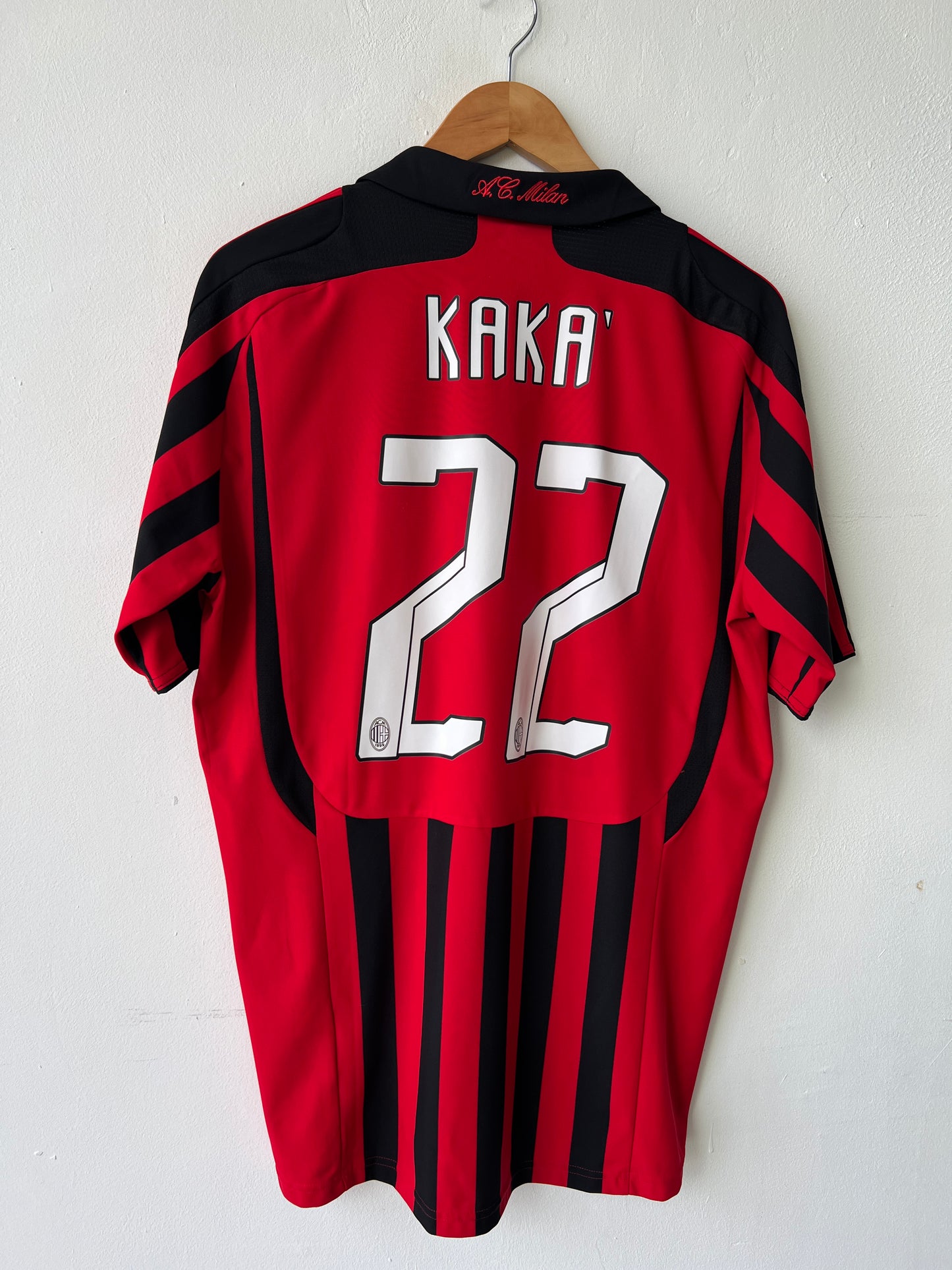 (M fits L) AC Milan 2007-08 Home Shirt Kaka #22