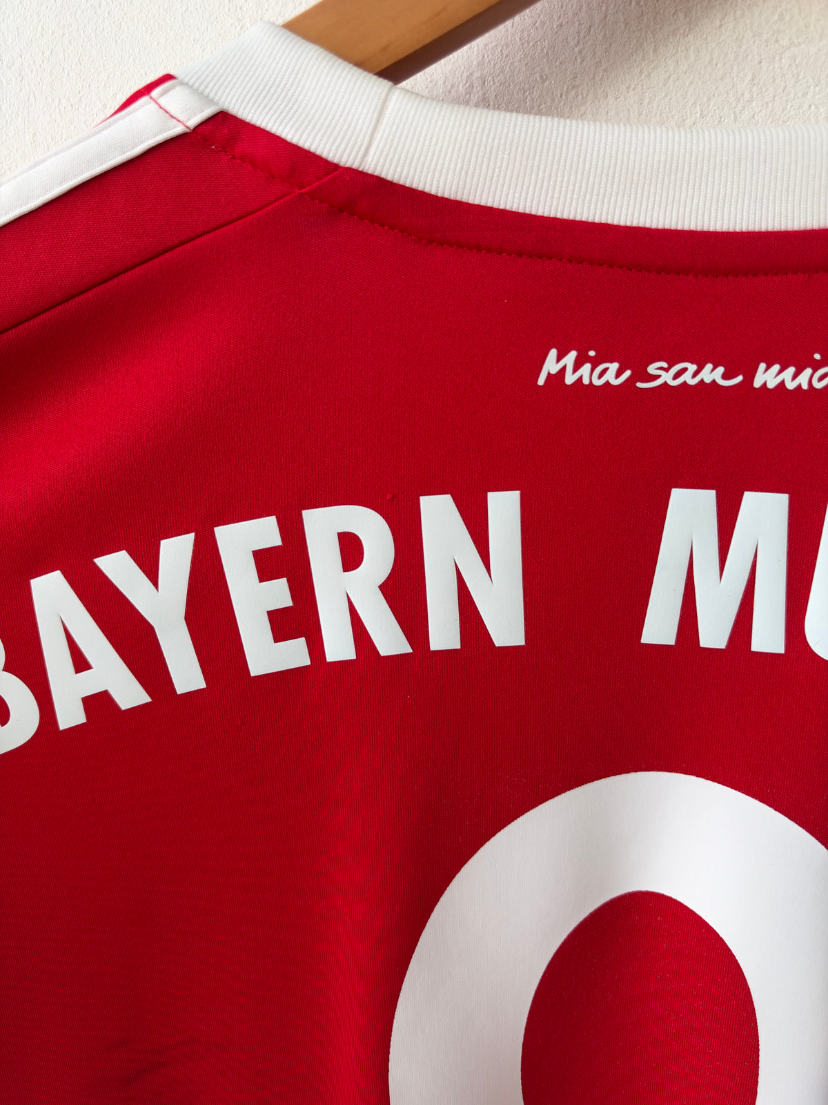 (XL) Bayern 2017-18 Home Shirt Lewandowski #9